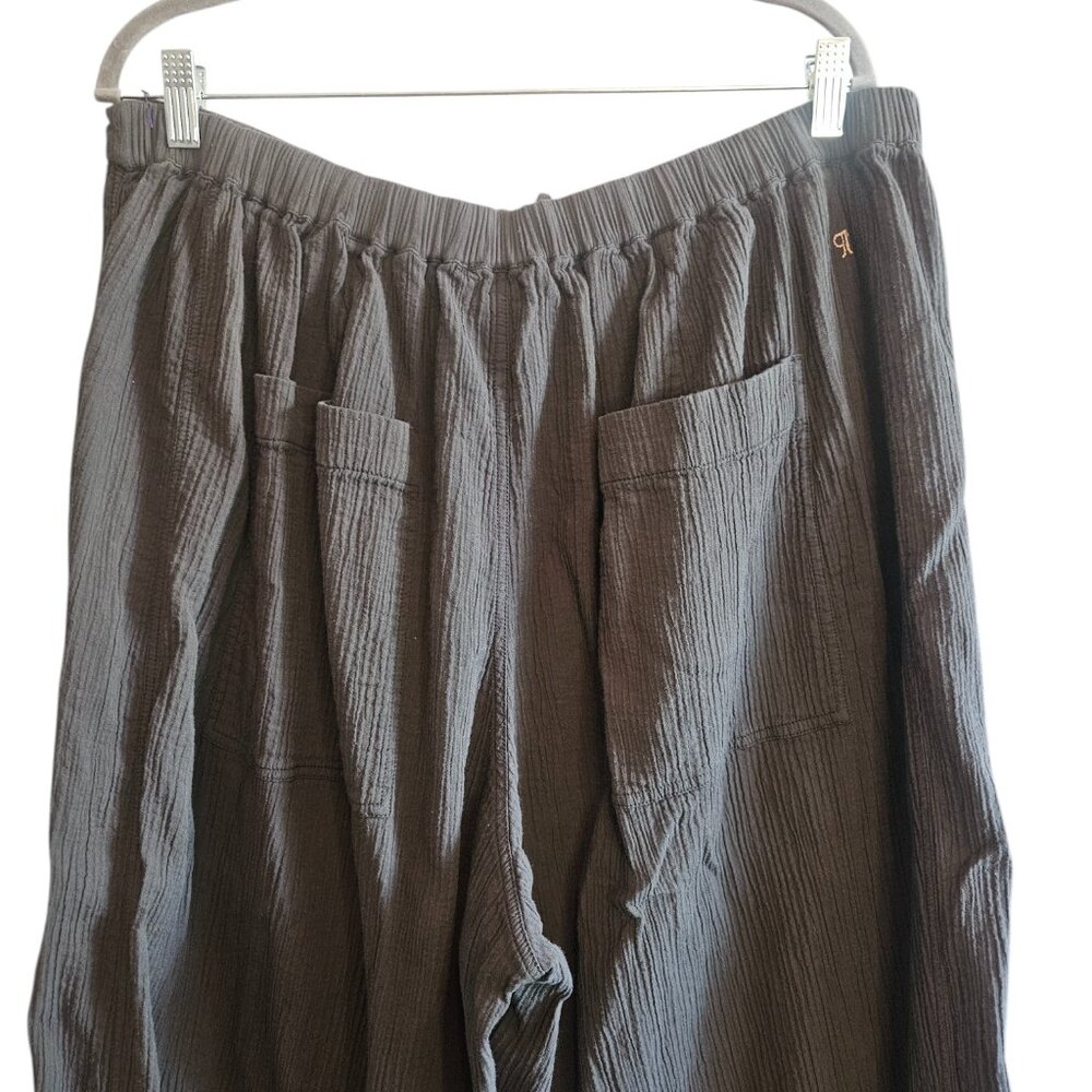Pilcro Black Seersucker Parachute Pants - Picture 4 of 9